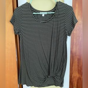 Green striped knotted tee
